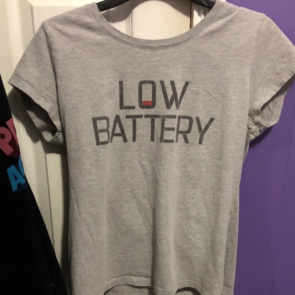 Grey T-Shirt “Low Battery”